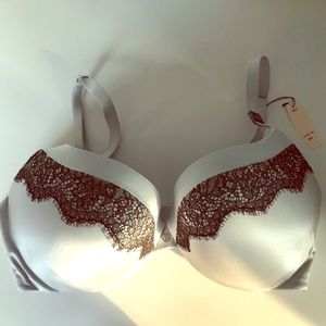 NWT VIctoria’s Secret Bra 36D